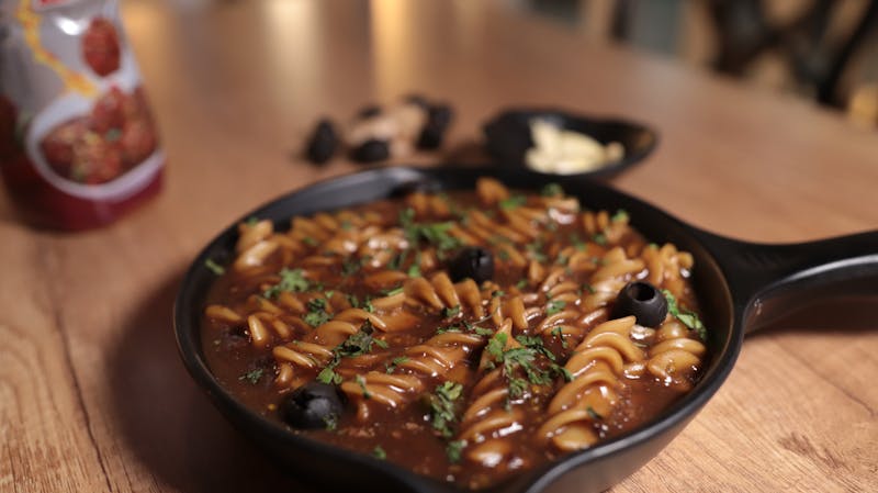 Cacio e Pepe — classic Roman pasta with cheese and black pepper